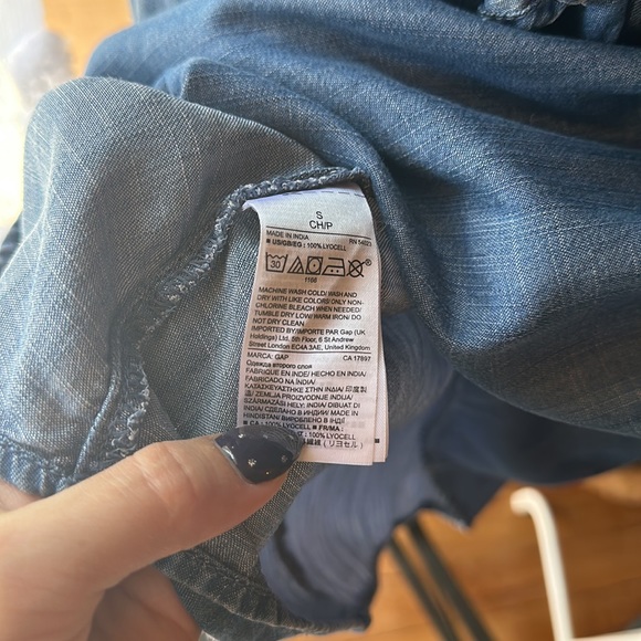 GAP Chambray Ruffle top size Small - Picture 4 of 5